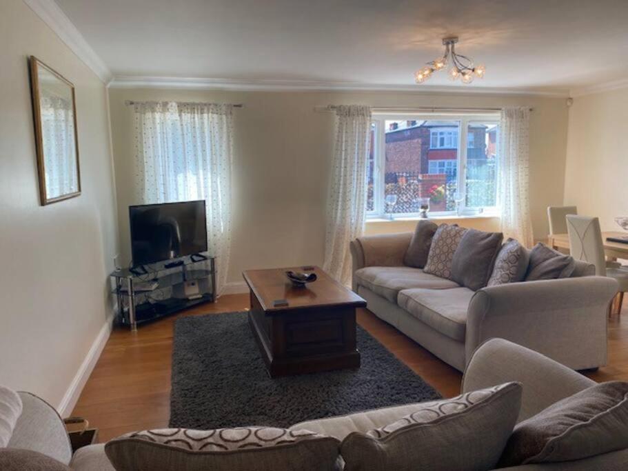 Spacious 2 Bedroom Apartment Cleethorpes Exterior photo
